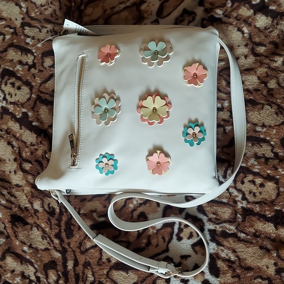 LATIQUE vegan leather crossbody - Picture 3 of 6